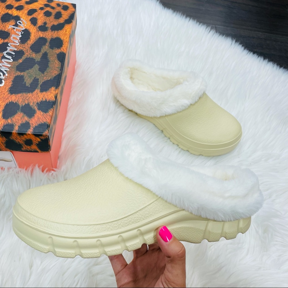 Cream fur lined slip on - Picture 7 of 10